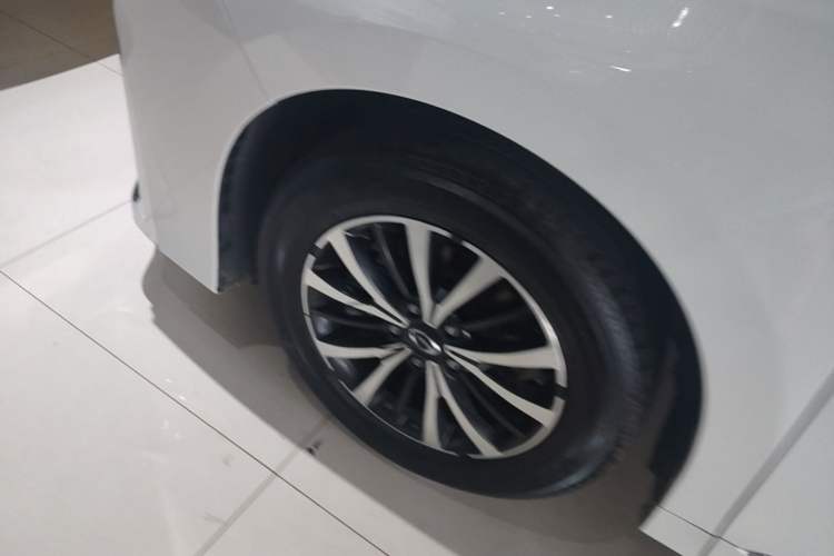 Used GAC Trumpchi M8 2021 Revised Version Lingxiu Series 390T Luxury Edition Left Front Wheel Hub