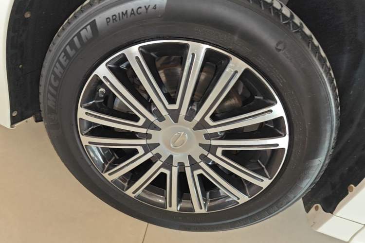 Used GAC Trumpchi M8 2021 Lingxiu Series 390T Deluxe Edition Left Front Wheel Hub