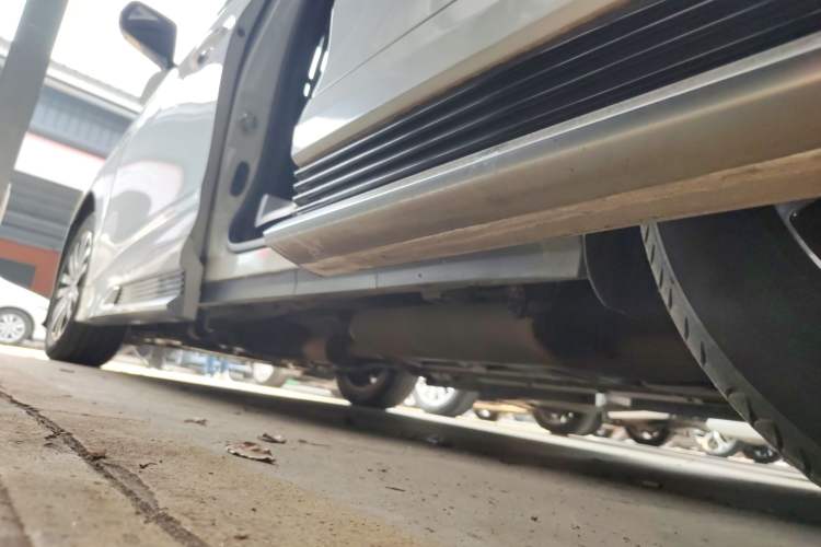 Used GAC Trumpchi M8 2021 Master Series 390T Prestige Edition Left Side Sill