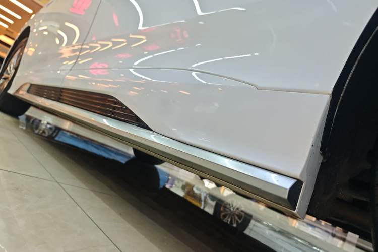 Used GAC Trumpchi M8 2021 Master Series 390T Ultimate Edition Left Side Sill