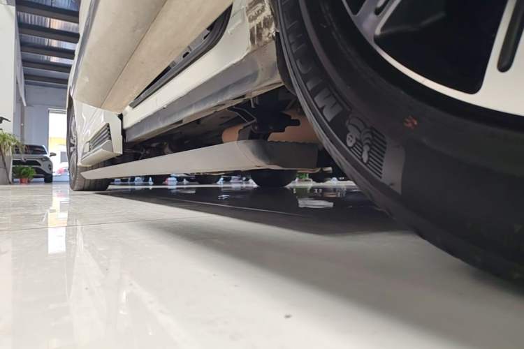 Used GAC Trumpchi M8 2021 Master Series 390T Prestige Edition Left Side Sill
