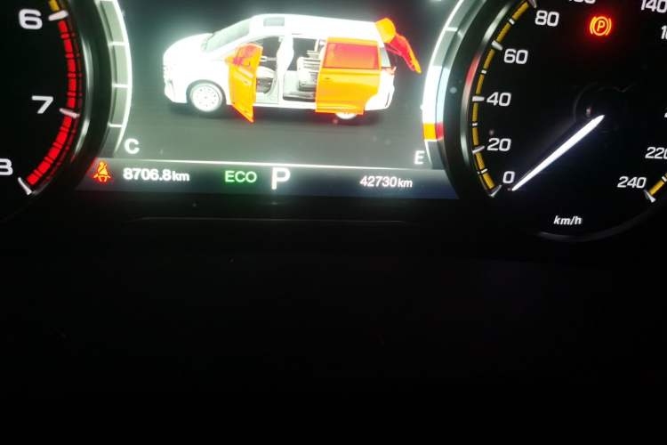 Used GAC Trumpchi M8 2021 Lingxiu Series 390T Deluxe Edition Odometer Close Up