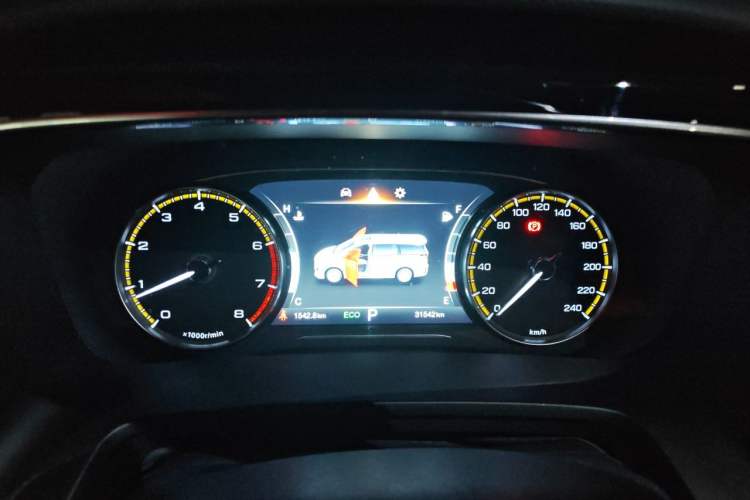 Used GAC Trumpchi M8 2021 Lingxiu Series 390T Deluxe Edition Odometer Close Up