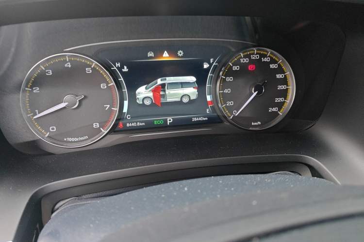 Used GAC Trumpchi M8 2021 Lingxiu Series 390T Deluxe Edition Odometer Close Up