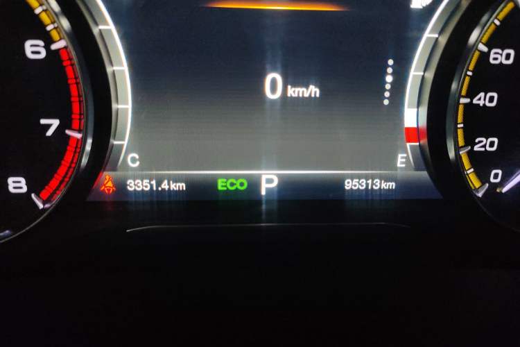 Used GAC Trumpchi M8 2021 Lingxiu Series 390T Deluxe Edition Odometer Close Up