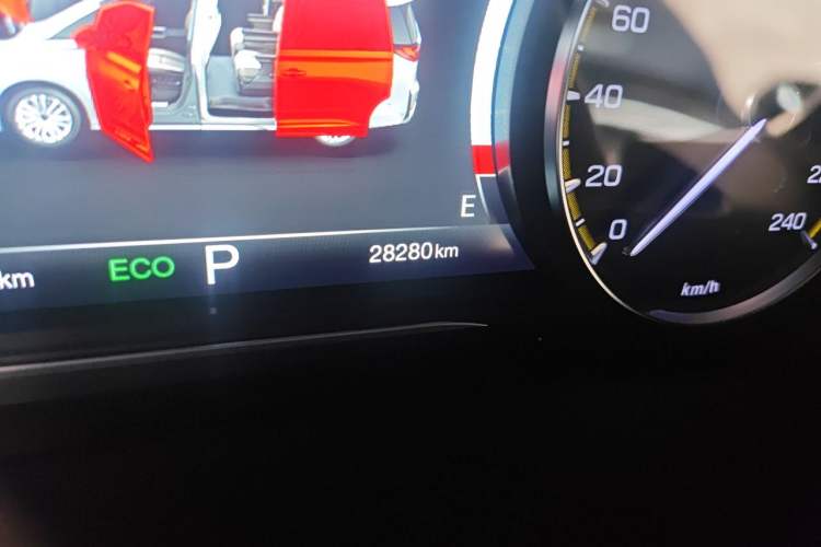 Used GAC Trumpchi M8 2021 Lingxiu Series 390T Luxury Edition Odometer Close Up