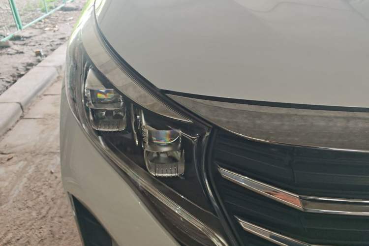 Used GAC Trumpchi M8 2021 Revised Version Lingxiu Series 390T Luxury Edition Right Front Headlight