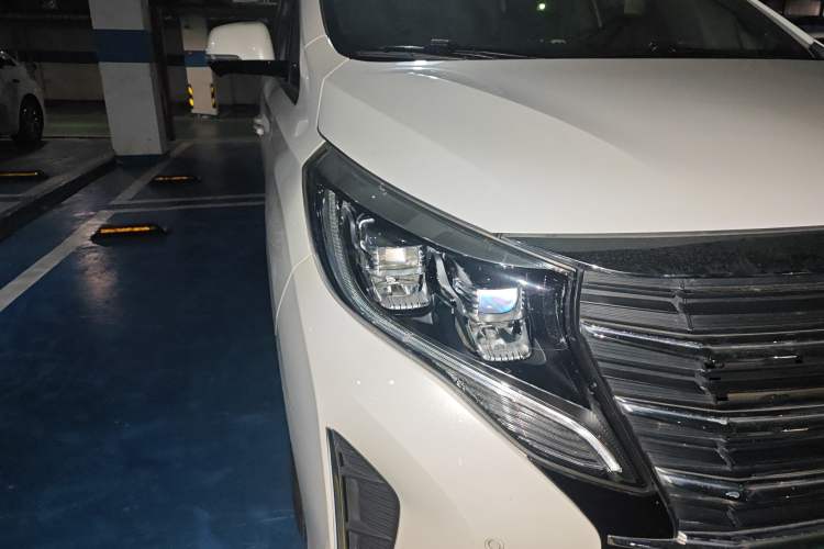 Used GAC Trumpchi M8 2021 Lingxiu Series 390T Ultimate Edition Right Front Headlight