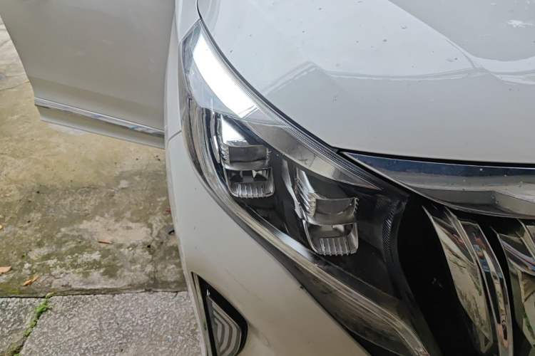 Used GAC Trumpchi M8 2021 Revised Version Lingxiu Series 390T Luxury Edition Right Front Headlight