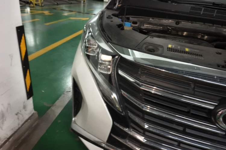 Used GAC Trumpchi M8 2021 Revised Version Lingxiu Series 390T Luxury Edition Right Front Headlight