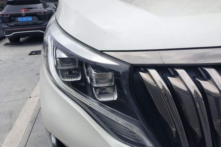 Used GAC Trumpchi M8 2021 Master Series 390T Prestige Edition Right Front Headlight