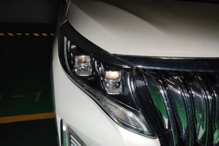 Used GAC Trumpchi M8 2021 Revised Version Lingxiu Series 390T Luxury Edition Right Front Headlight