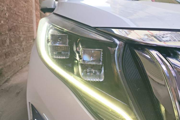Used GAC Trumpchi M8 2021 Revised Version Lingxiu Series 390T Luxury Edition Right Front Headlight