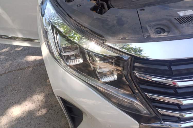 Used GAC Trumpchi M8 2021 Lingxiu Series 390T Deluxe Edition Right Front Headlight