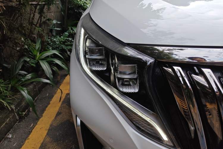 Used GAC Trumpchi M8 2021 Master Series 390T Ultimate Edition Right Front Headlight