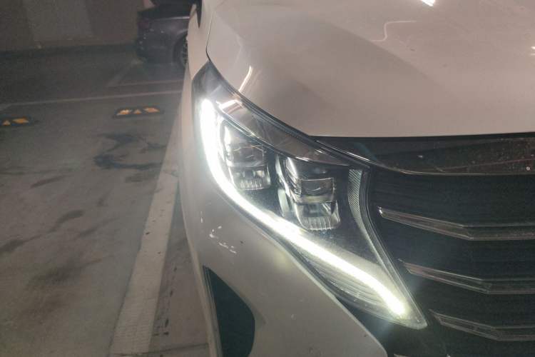 Used GAC Trumpchi M8 2021 Lingxiu Series 390T Ultimate Edition Right Front Headlight