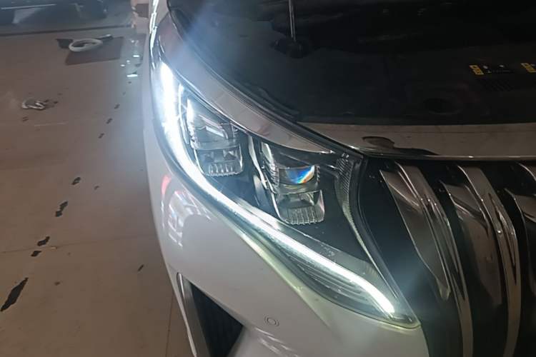 Used GAC Trumpchi M8 2021 Master Series 390T Prestige Edition Right Front Headlight