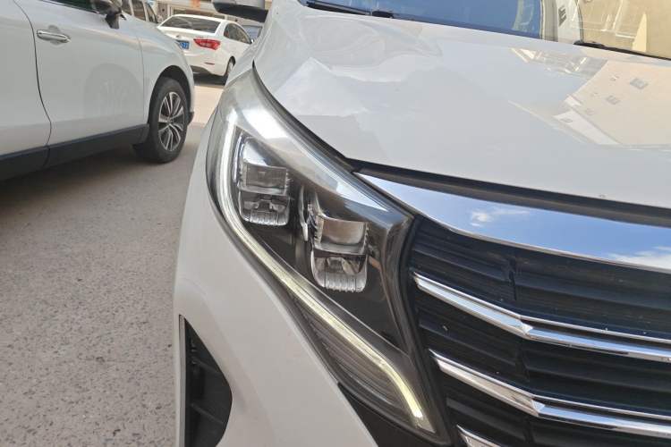 Used GAC Trumpchi M8 2021 Lingxiu Series 390T Deluxe Edition Right Front Headlight