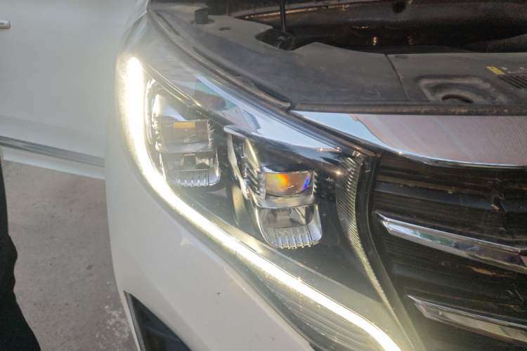 Used GAC Trumpchi M8 2021 Lingxiu Series 390T Deluxe Edition Right Front Headlight