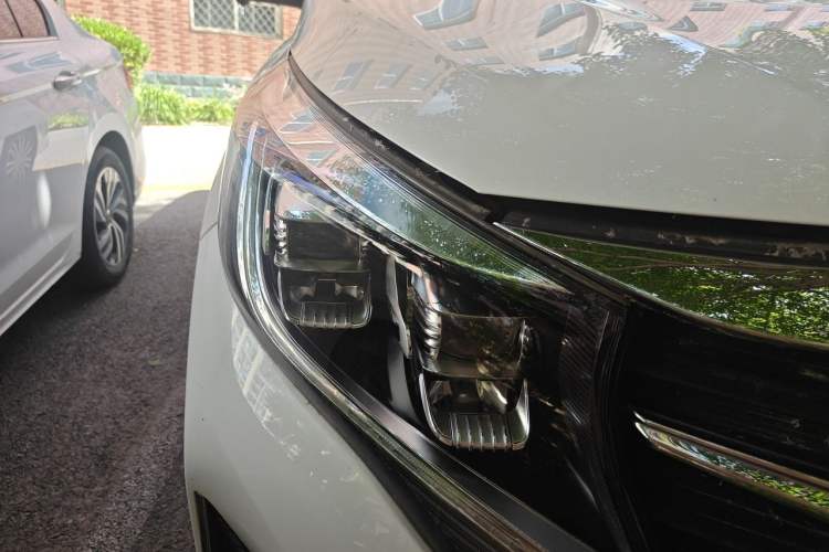 Used GAC Trumpchi M8 2021 Lingxiu Series 390T Ultimate Edition Right Front Headlight