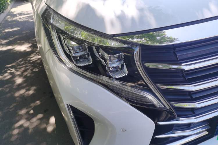 Used GAC Trumpchi M8 2021 Lingxiu Series 390T Deluxe Edition Right Front Headlight