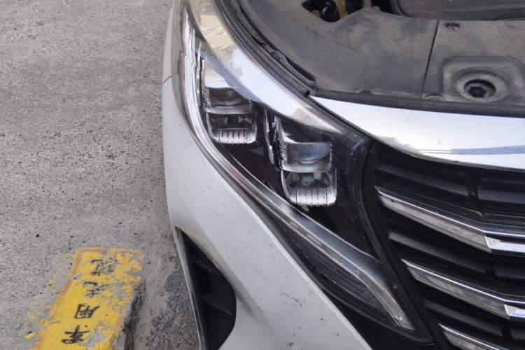 Used GAC Trumpchi M8 2021 Lingxiu Series 390T Ultimate Edition Right Front Headlight