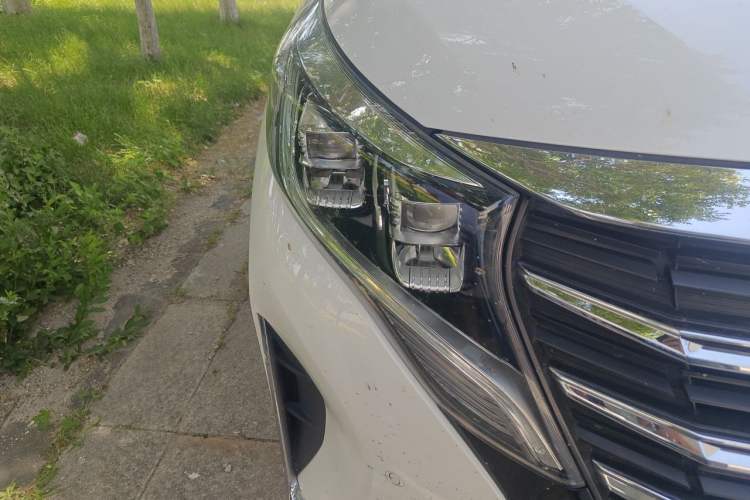 Used GAC Trumpchi M8 2021 Lingxiu Series 390T Deluxe Edition Right Front Headlight
