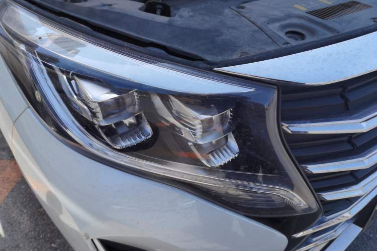 Used GAC Trumpchi M8 2021 Lingxiu Series 390T Ultimate Edition Right Front Headlight