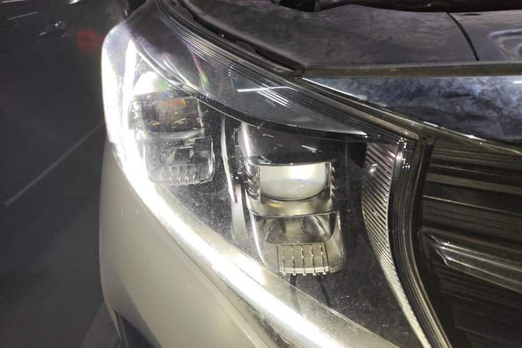Used GAC Trumpchi M8 2021 Lingxiu Series 390T Ultimate Edition Right Front Headlight