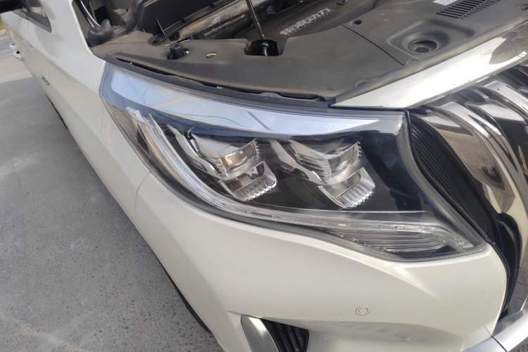 Used GAC Trumpchi M8 2021 Master Series 390T Prestige Edition Right Front Headlight