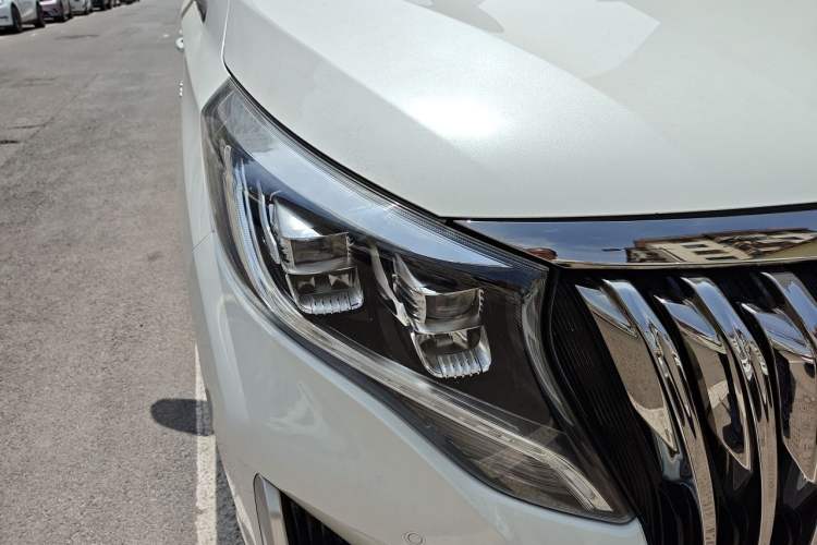 Used GAC Trumpchi M8 2021 Master Series 390T Ultimate Edition Right Front Headlight