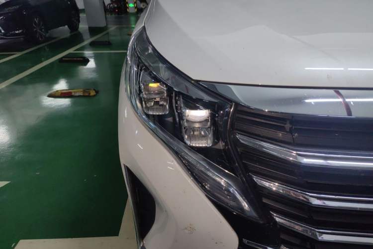Used GAC Trumpchi M8 2021 Lingxiu Series 390T Ultimate Edition Right Front Headlight