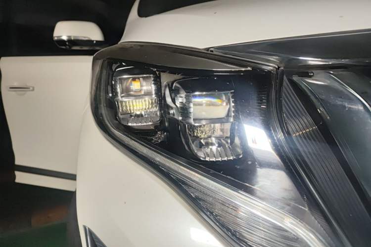 Used GAC Trumpchi M8 2021 Lingxiu Series 390T Ultimate Edition Right Front Headlight