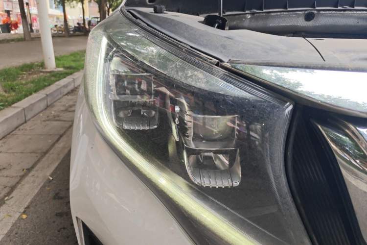 Used GAC Trumpchi M8 2021 Lingxiu Series 390T Deluxe Edition Right Front Headlight