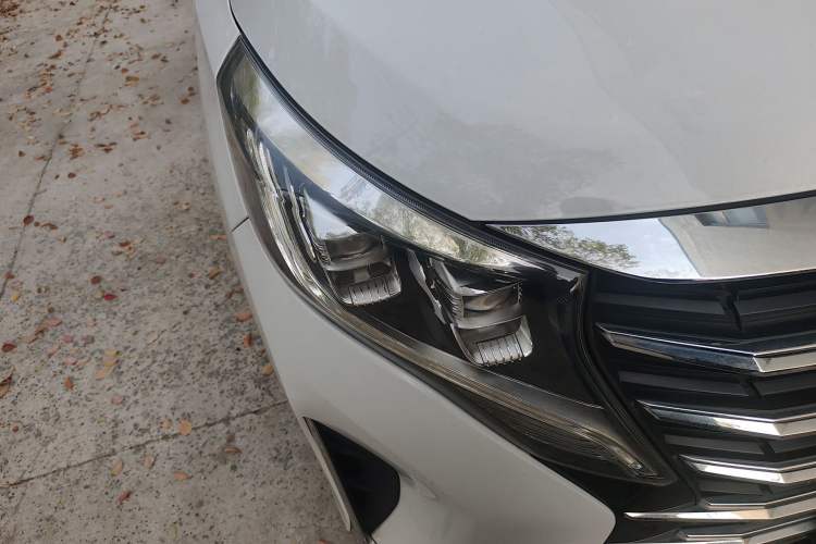 Used GAC Trumpchi M8 2021 Lingxiu Series 390T Deluxe Edition Right Front Headlight