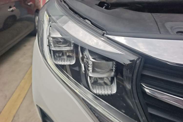 Used GAC Trumpchi M8 2021 Lingxiu Series 390T Ultimate Edition Right Front Headlight