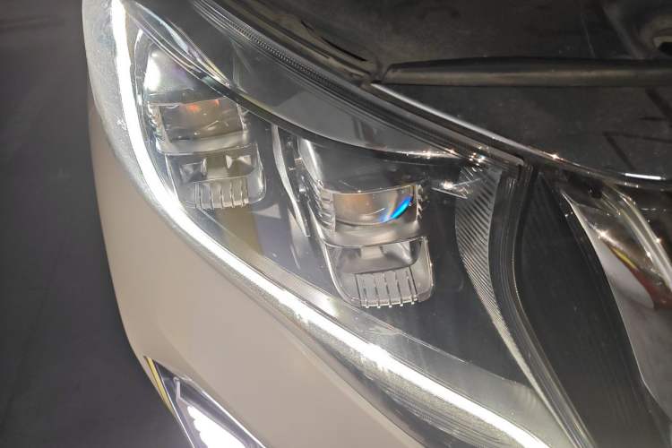 Used GAC Trumpchi M8 2021 Lingxiu Series 390T Deluxe Edition Right Front Headlight