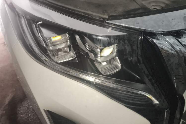 Used GAC Trumpchi M8 2021 Lingxiu Series 390T Deluxe Edition Right Front Headlight