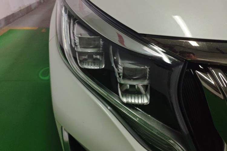 Used GAC Trumpchi M8 2021 Master Series 390T Ultimate Edition Right Front Headlight