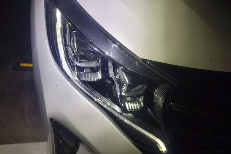 Used GAC Trumpchi M8 2021 Lingxiu Series 390T Deluxe Edition Right Front Headlight