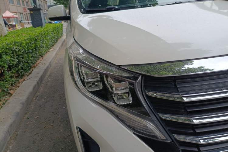 Used GAC Trumpchi M8 2021 Lingxiu Series 390T Deluxe Edition Right Front Headlight