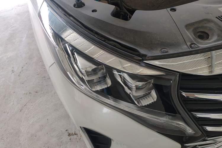Used GAC Trumpchi M8 2021 Lingxiu Series 390T Ultimate Edition Right Front Headlight