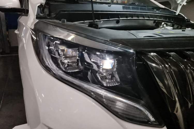 Used GAC Trumpchi M8 2021 Master Series 390T Prestige Edition Right Front Headlight