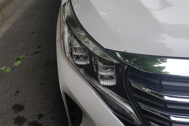 Used GAC Trumpchi M8 2021 Lingxiu Series 390T Deluxe Edition Right Front Headlight