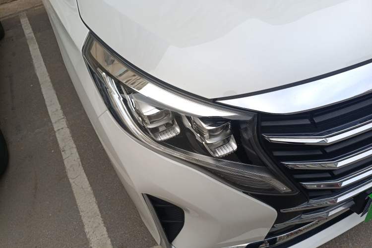 Used GAC Trumpchi M8 2021 Lingxiu Series 390T Deluxe Edition Right Front Headlight