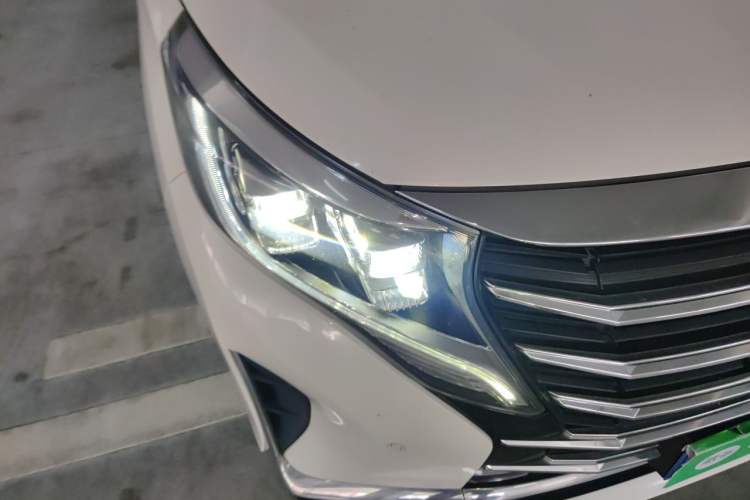 Used GAC Trumpchi M8 2021 Lingxiu Series 390T Deluxe Edition Right Front Headlight