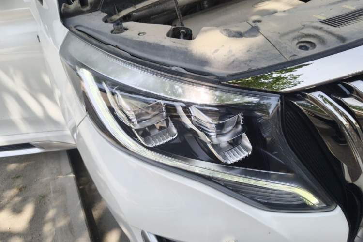 Used GAC Trumpchi M8 2021 Master Series 390T Ultimate Edition Right Front Headlight