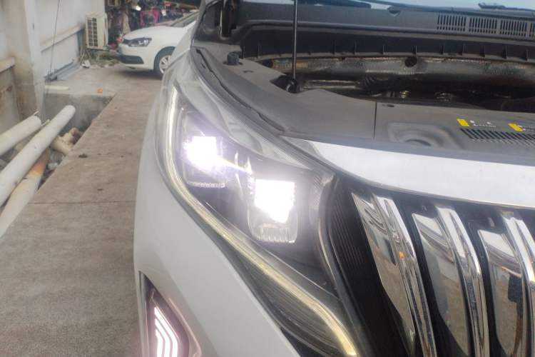 Used GAC Trumpchi M8 2021 Lingxiu Series 390T Deluxe Edition Right Front Headlight