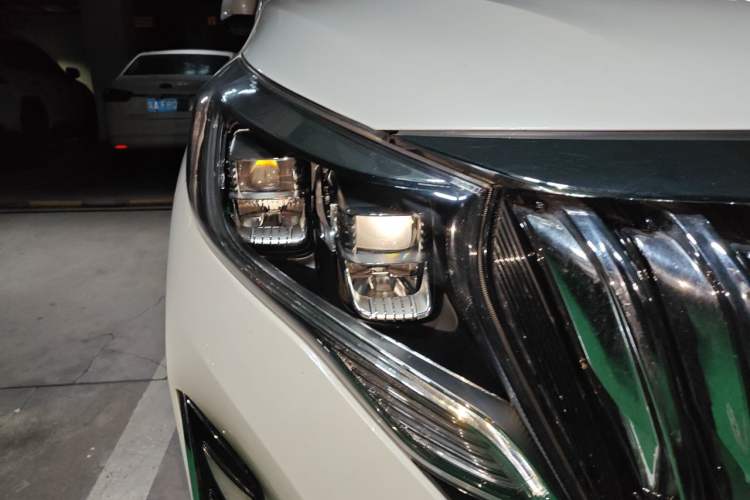 Used GAC Trumpchi M8 2021 Lingxiu Series 390T Deluxe Edition Right Front Headlight