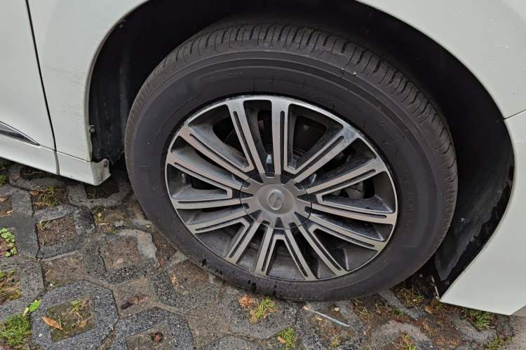 Used GAC Trumpchi M8 2021 Lingxiu Series 390T Flagship Edition Right Front Wheel Hub